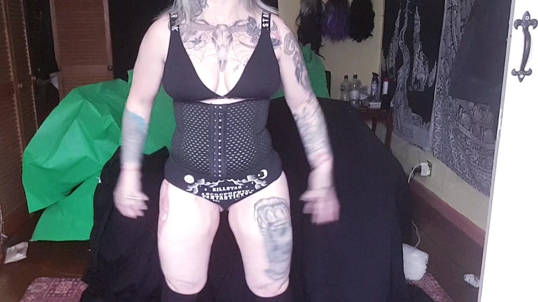 Tattooedmilfymama Jiggling Tattooed Thunder Thighs