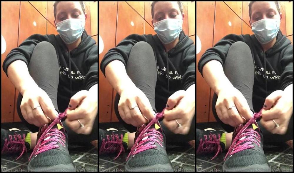 Adventuretoeskat Nicknamed Missadventuretoeskat Onlyfans One Lucky Slave Gets To Enjoy These Socks All To Himself Watch Me Take These Stinky Things Off