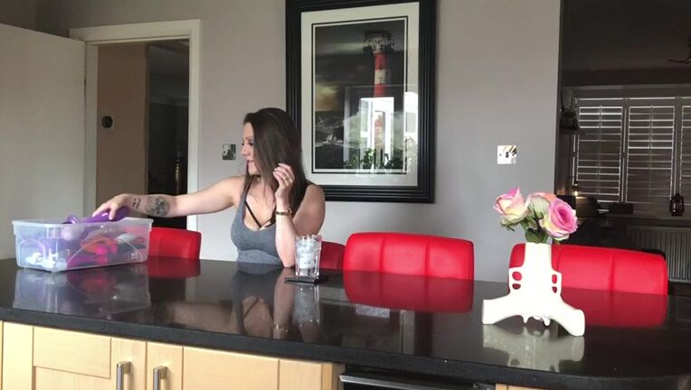 "SuzieLove212" dildos, sfw, softcore, toys, vibrator Talking About My Sex Toys manyvids