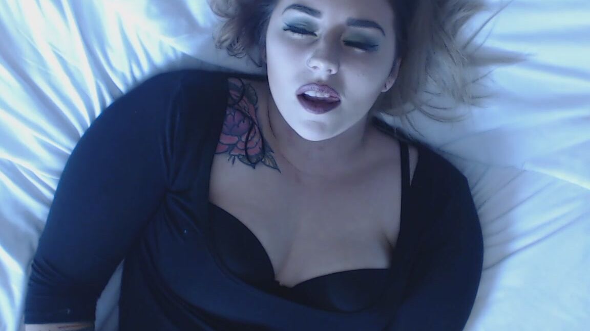 Kelly Belle Beautiful Agony Orgasms With Panout