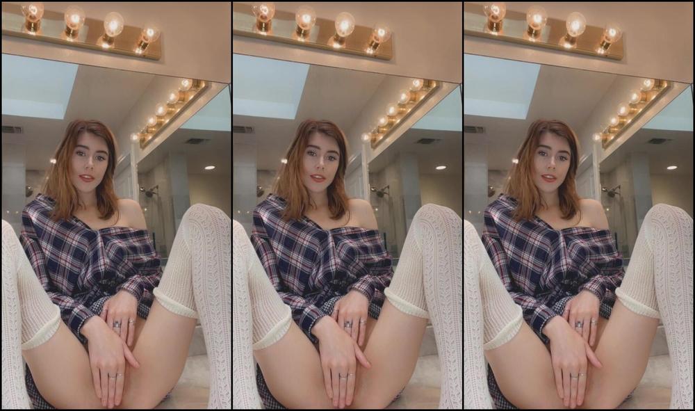 Cloconut First Time Masterbating In My New House With A Real Toy It Made Me Cum Sooooo Fast It