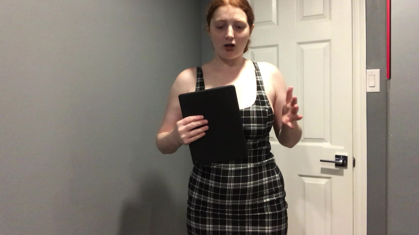Thattrixiegirl Secretary Strips Down For Female Boss