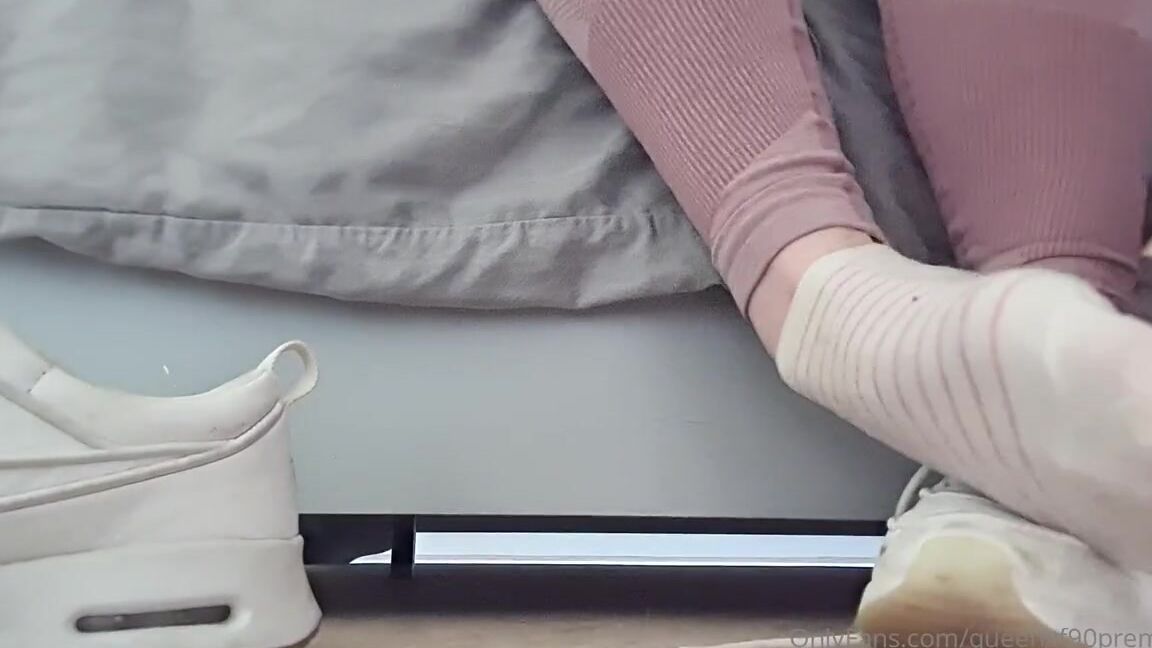 The Foot Queen Of England Aka Queengf90Premium Onlyfans Super Sweaty Close Up Joi