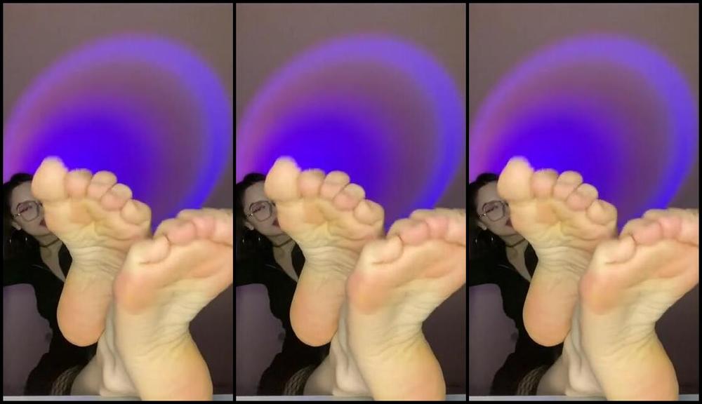 Marta Petarda Nicknamed Itsmartapetarda 02 23 2024 Onlyfans Video My Feet On The Table Youre Enjoying I Keep Moving Them Near Your Face