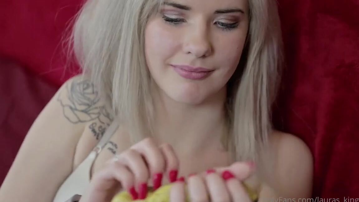 Lalalaura Nicknamed Lauras Kingdom 08 01 2024 Onlyfans Video Tayler Banana Jerk