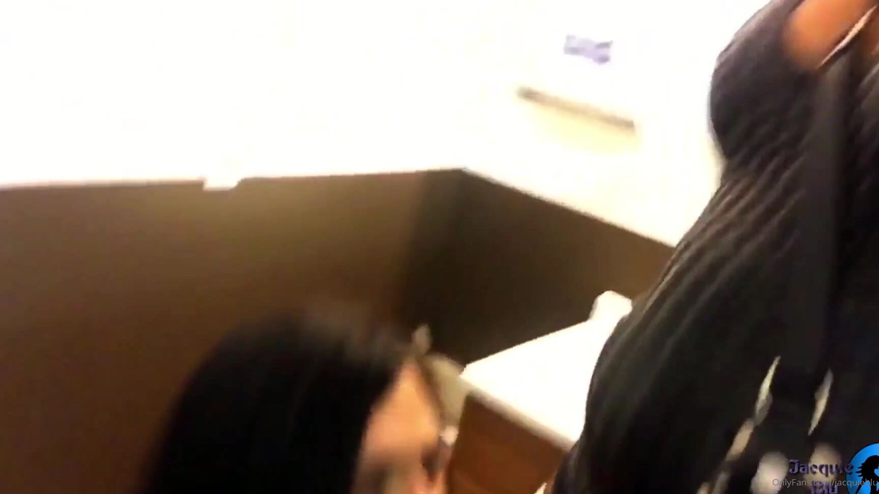 Jacquieblu In The Ladies Room Hd Jacquie Blu Bumps Into Robbi Ra