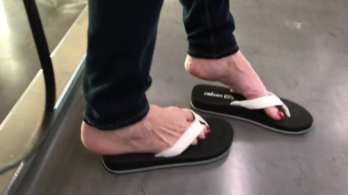 Nikki Ashton Aka Eroticnikki Onlyfans Heres A Lil Footfetish Flipflop Video While Waiting At Ikea