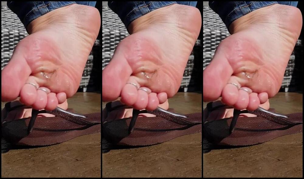 Footsiegalore 04 27 2025 Onlyfans Video Brown Glitter Havis And Some Asmr Wet Dirty Dangling 4Uj