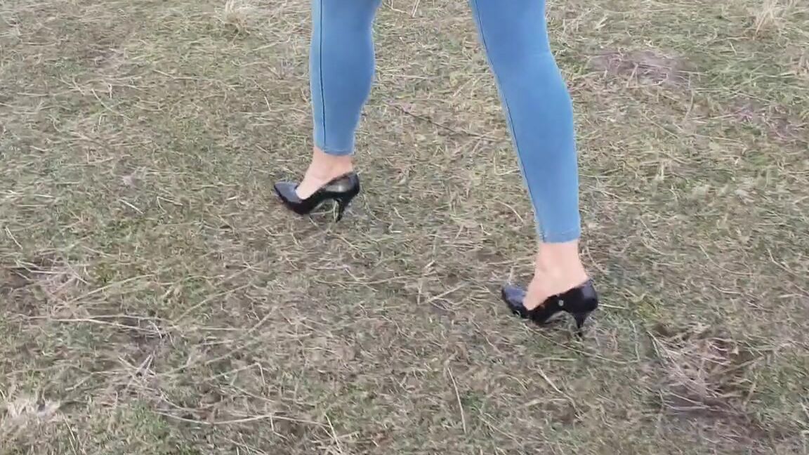 Kats Worn Heels Nicknamed Katswornheels Onlyfans Nothing Better Than That Popping Sound When Your Heel Sinks Into The Grass Heel Sinking And