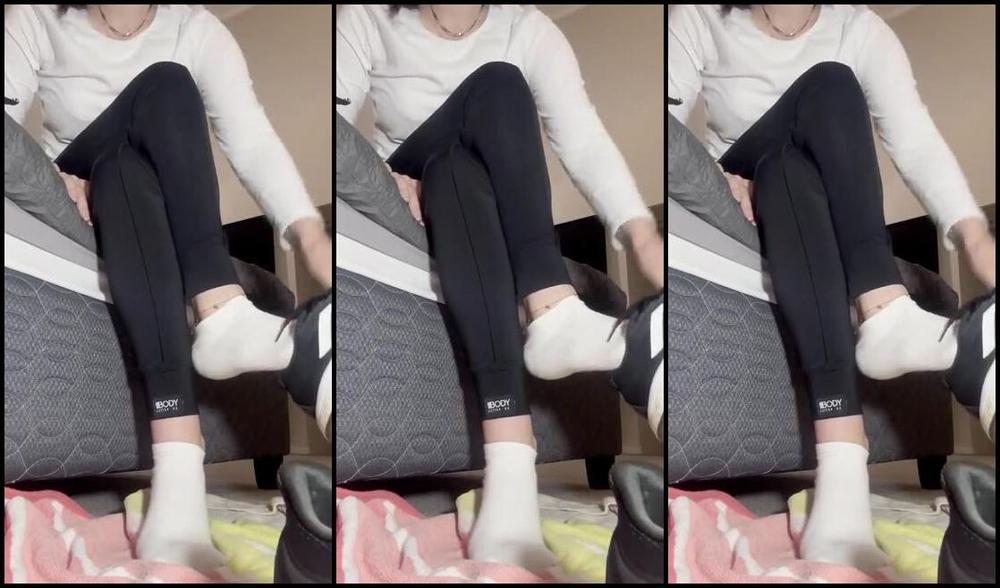 Foot Wife Onlyfans After Gym My Feet And My Socks Are So Sweaty