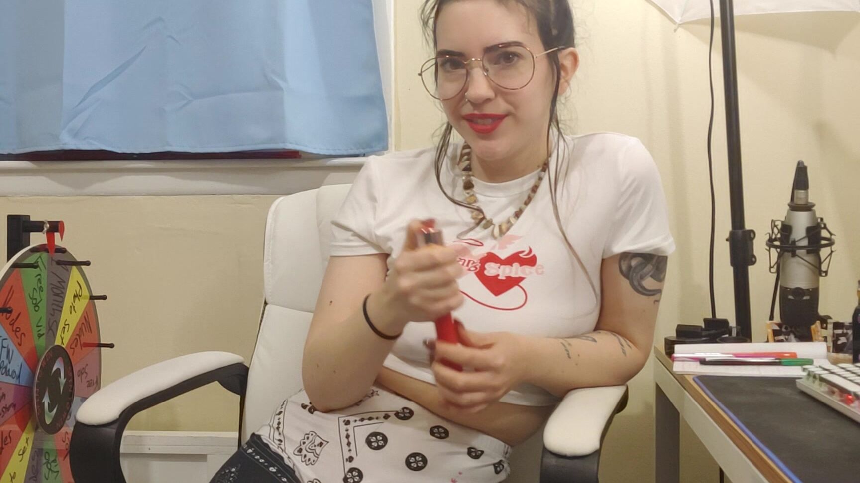 Lipstick Fetish,Masturbation,Masturbation Encouragement,Mommy Roleplay,Sex ED lilredvelvet horny step mom mutual masturbation ManyVids