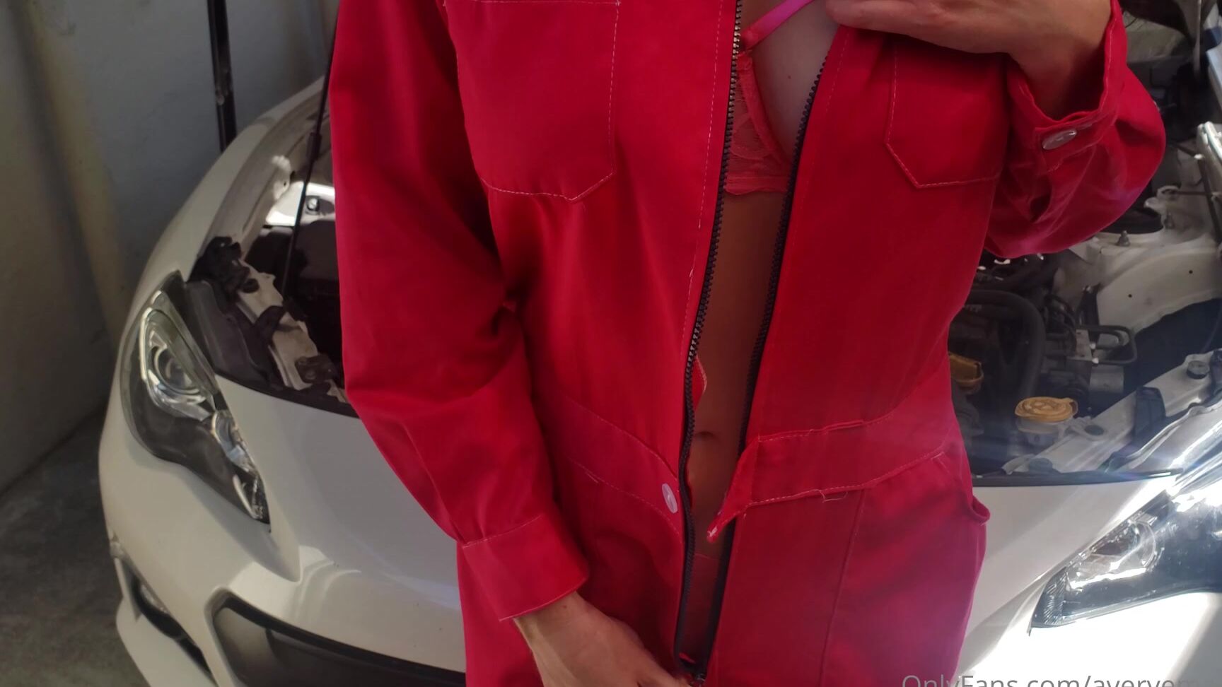 Averyemadison 3244639257 03 21 2024 Do You Think It S Hot When A Girl Can Change Her Own Oil