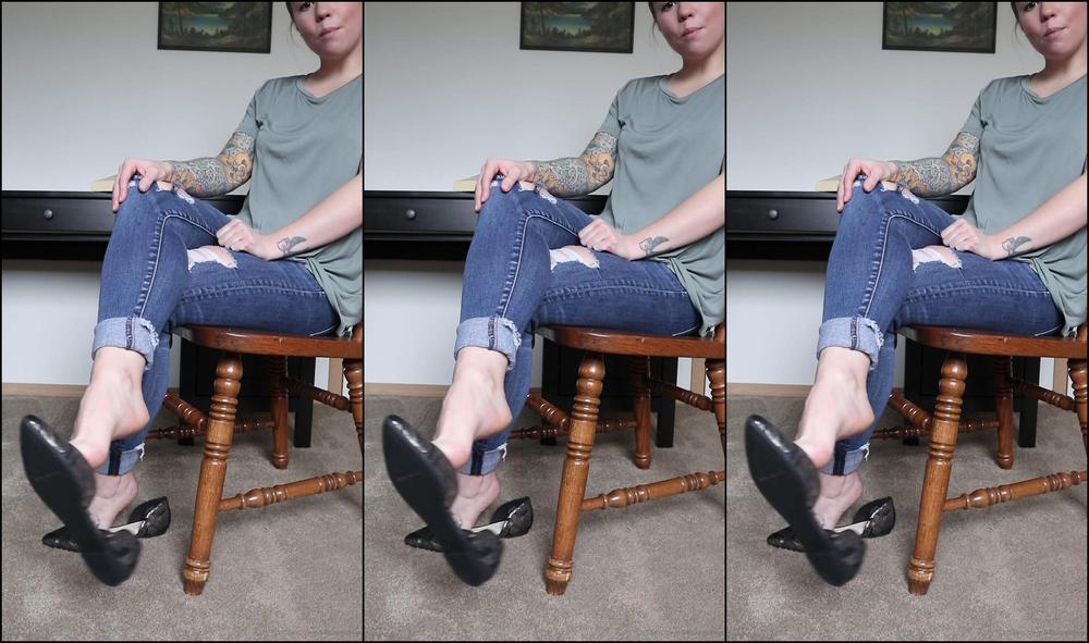 Misstinytootsies You Think I Don T Notice You Following Me Around