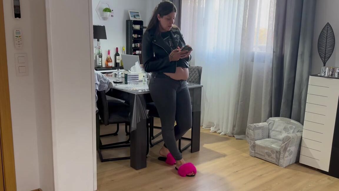 Prettyprincess220 10 12 2023 Onlyfans Video Farting In Black Jeans And Leather Jacket