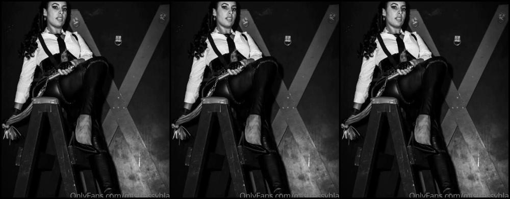 Mistress V Black Nicknamed Mistressvblack Onlyfans Estou Em Timo Humor E Fiz Um Sexting Para Vocs Escravos Quero Saber Se Gostam Talvez Eu Faa