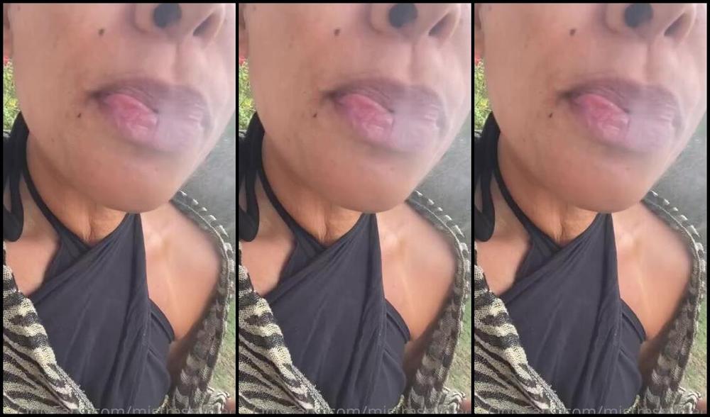 Mistress V Black Nicknamed Mistressvblack Onlyfans Bom Dia Boa Tarde E Boa Noite Apenas Relaxando Enquanto Voc Trabalha E Envia Como Um Bom Garoto 1