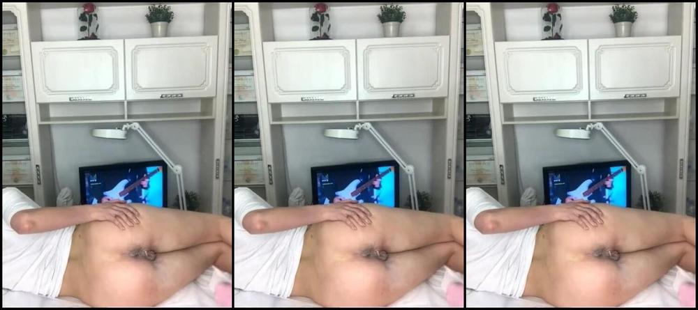 Sugarnadya Waxes Her Hairy Pussy For A Very Sexy Client