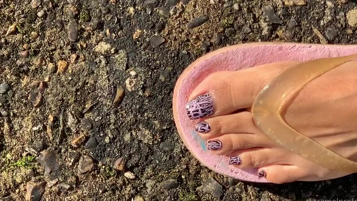 Puja Nicknamed Caramelprofessor Onlyfans The Suns Out A Little Flip Flops Out Too