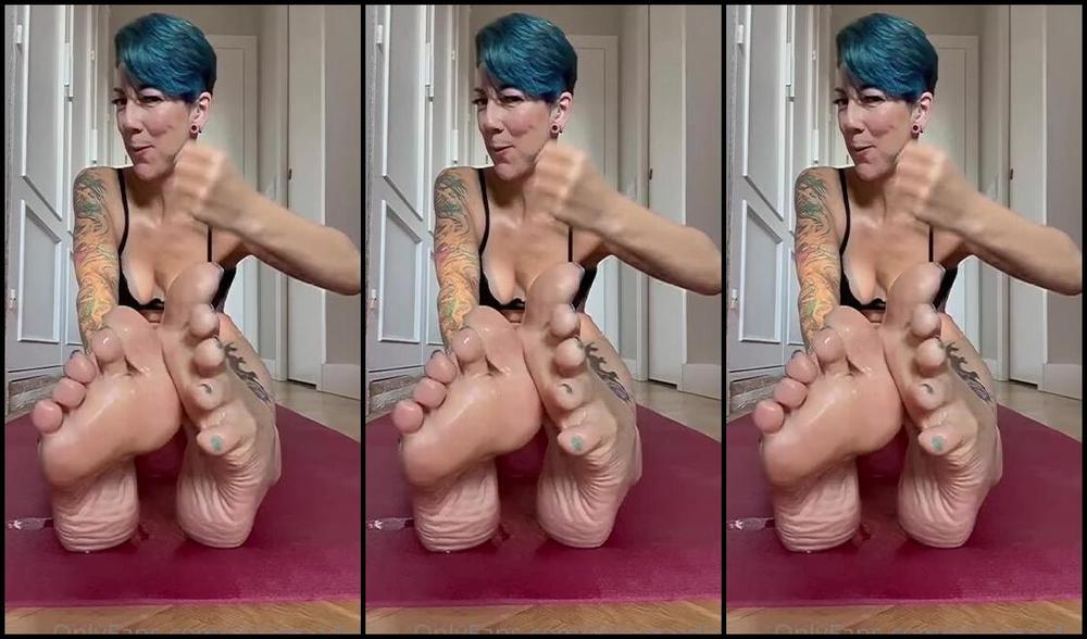 Solesmad Fetish Queen Aka Solesmadvip Onlyfans Let S Play My Body Full Of Oil For This Joi My Soles And My Booty Will Make You Spanglish