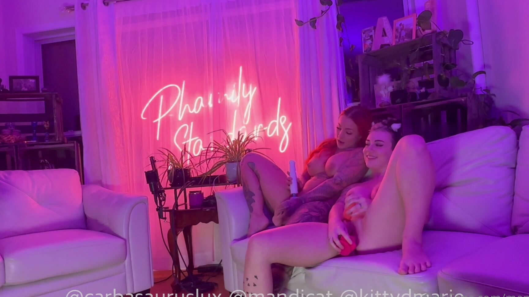 Mandicat Free Video I Ve Never Masturbated With Friends Casually Like This Before I Clea