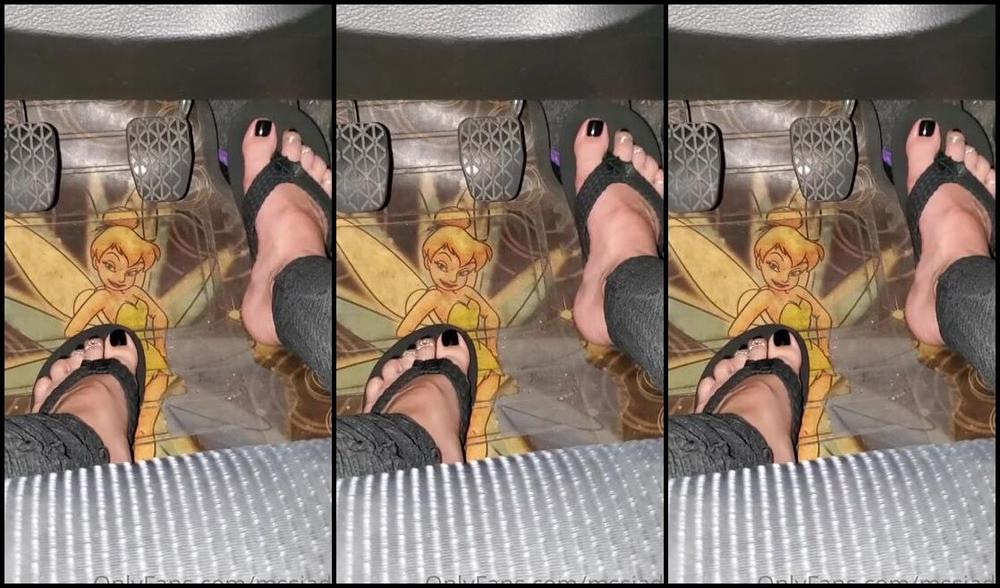 Mssjada Nicknamed Mssjada Onlyfans Peddle Pumping On The Way To The Store For My Foot Lovers