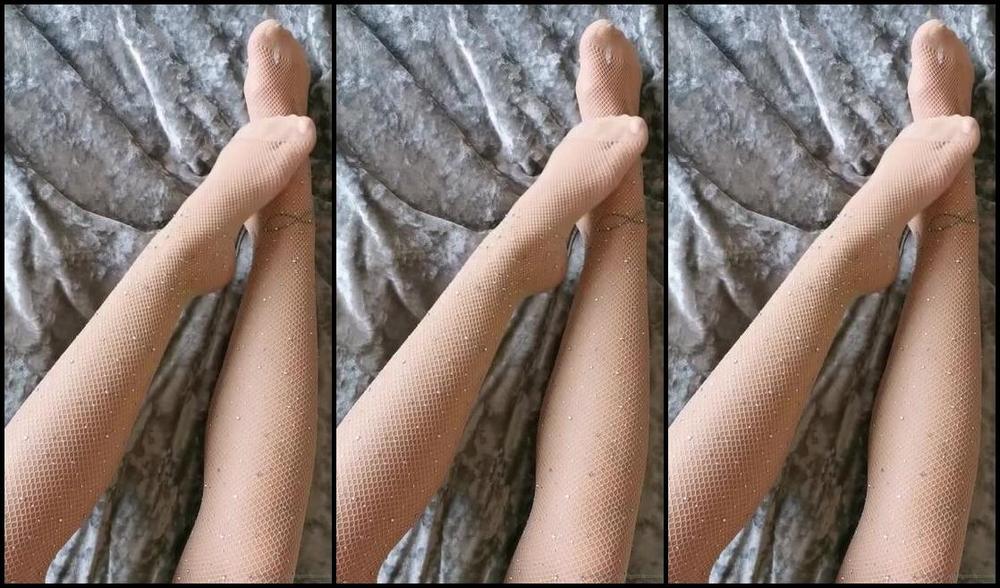 Miss Evie Lock Nicknamed Missevielock Onlyfans My Pretty Feet Make Your Cock Leak So Bad Dont They How Hot