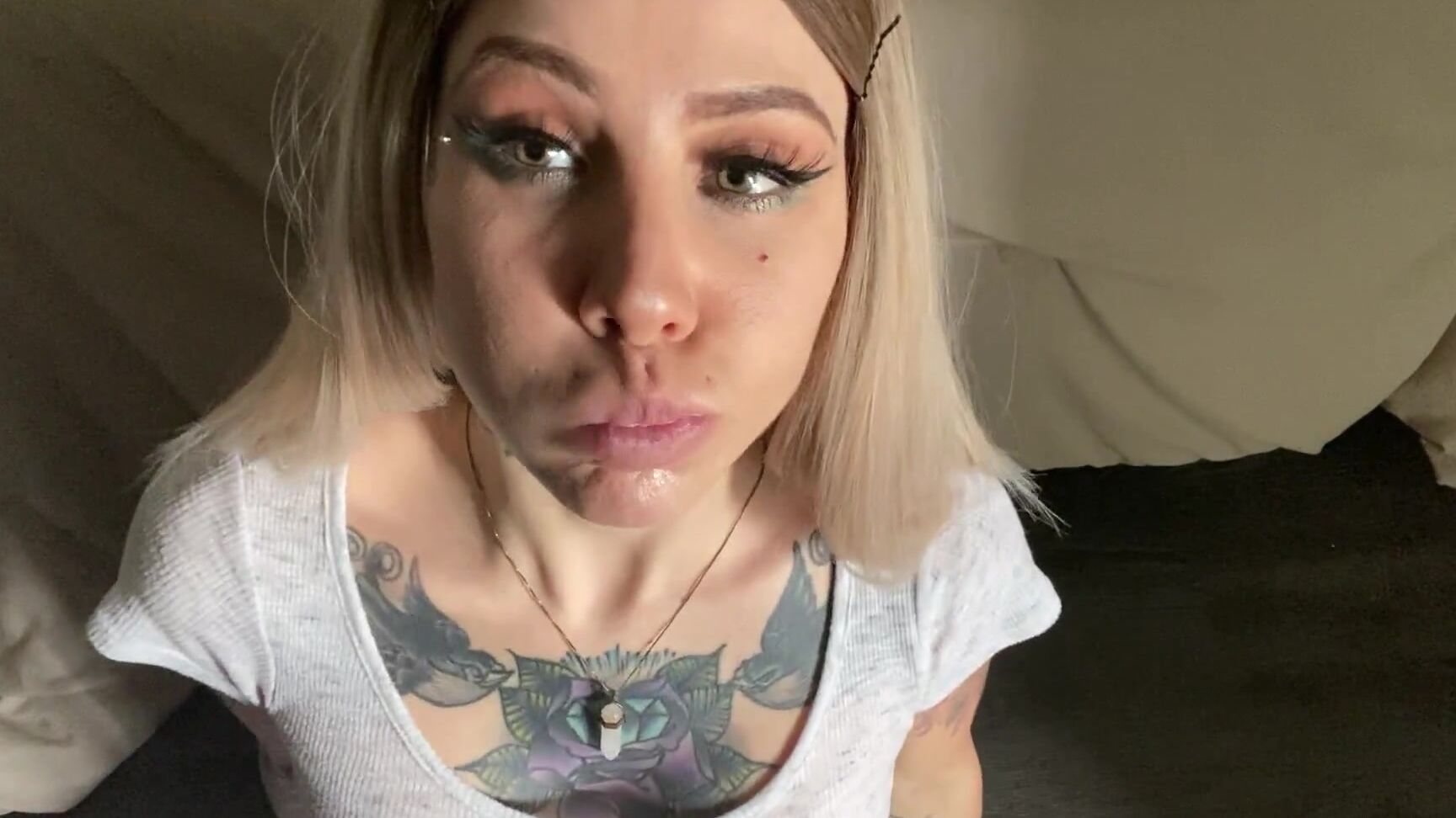 ashlielotus-11-04-2020-225346037-10-minutes-cum-guzzling-slut-mouth-fetish-watch-what-i-can-do-with-a-shot-glass-full-o