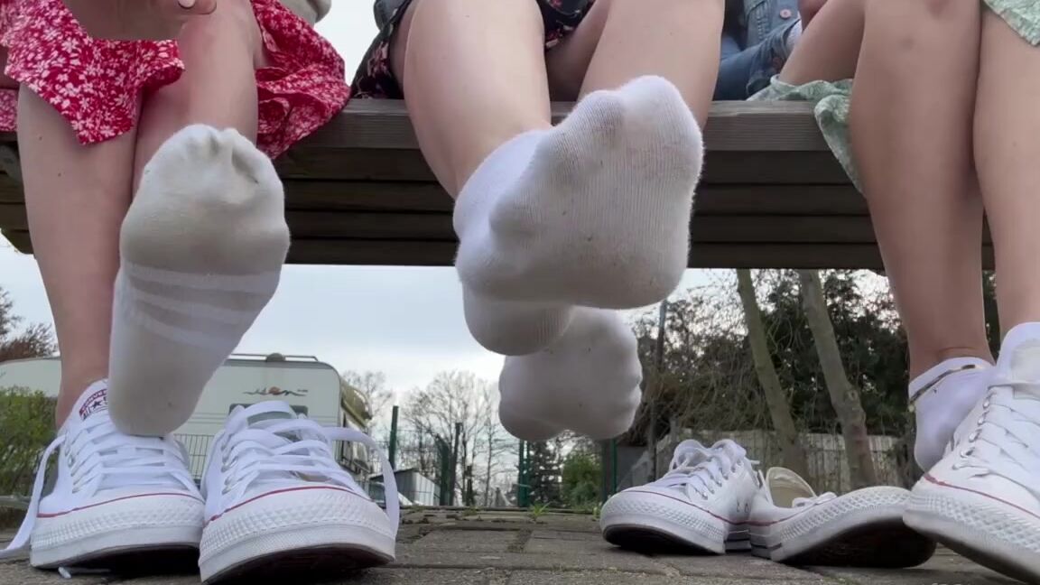 Indubiopronova Nicknamed Indubiopronova Onlyfans Public Shoe Amp Sock Removal Amp A Little Feet Play Providing A Few