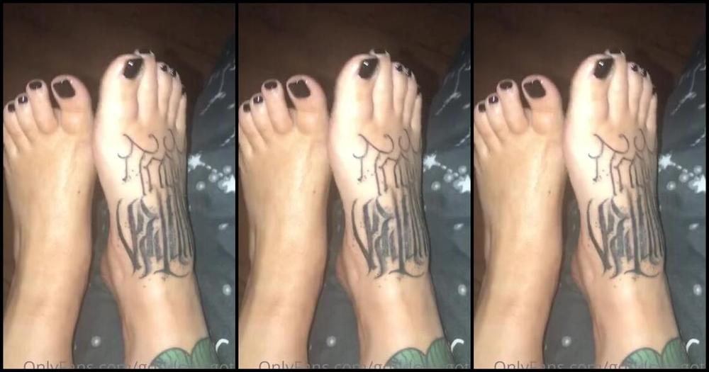Goddess Goth Nicknamed Goddess Goth Onlyfans For My Foot Fetish Fans Who Loves To See My Soles And Toes All Nice And Oily Perfect For A Foot