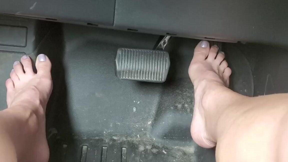 Claire Irons Nicknamed Claireirons Onlyfans Decided To Fully Air Out My New Pedicure As I Head To The Midwest The Only Thing Missing Is Your