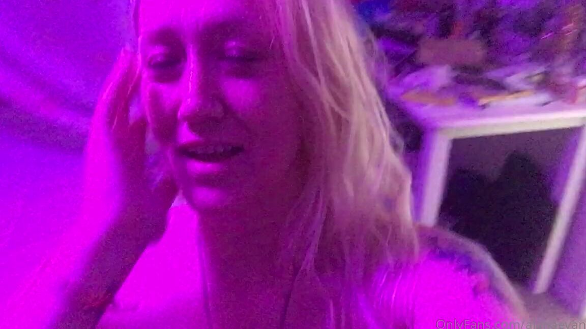 Alanaevansxxx 2139772795 06 18 2021 Help Me Pick My Panties