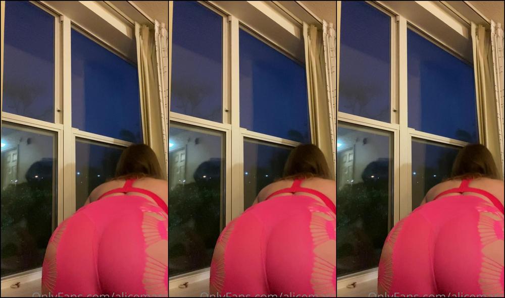 alicemarch-22-11-2020-1312856211-stretching