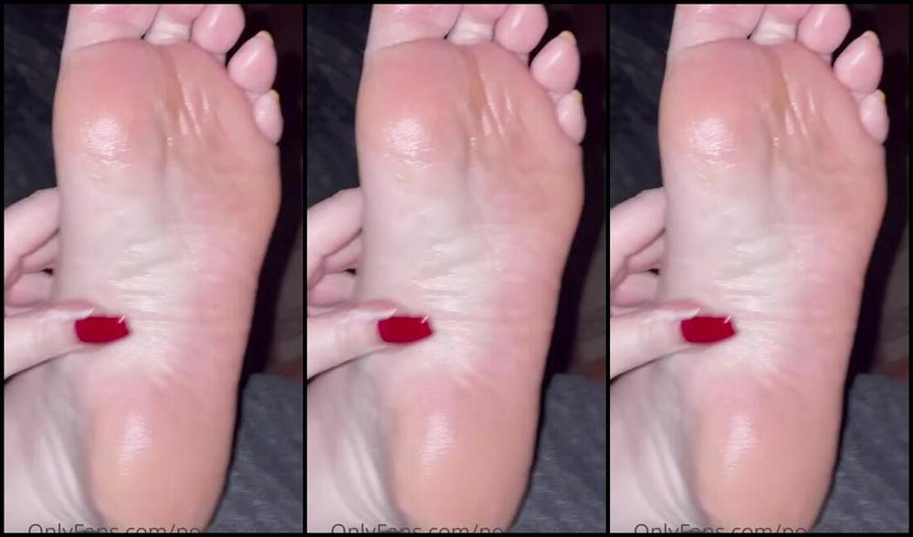 Porcelain Goddess Aka Porcelainfeets Onlyfans Would You Help Me Lotion My Feet After My Shower