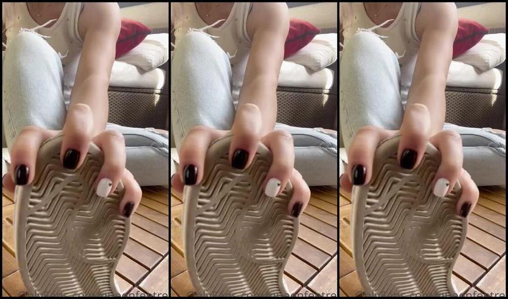 Queenfeetred Nicknamed Queenfeetred Onlyfans Who Would Sniff This Smelly Socks