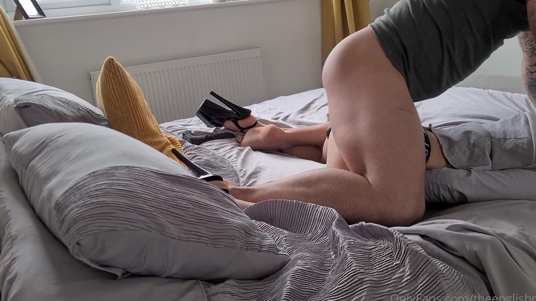 theenglishrose3-23-05-2021-2115628766-enjoy-boys-and-girls-don-t-know-what-it-is-about-shirts-and-thongs-and-heels-make-me-fee