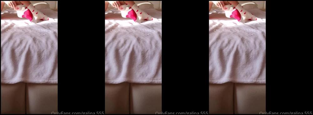 Footish Queen Galina Nicknamed Footishqueengalina 02 17 2022 Onlyfans Video Watch Me Slide These Cute Socks On While I Sit On My Bed And Show Off