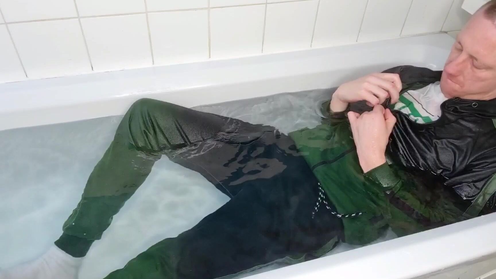 Tomtompics Clothed Bath I Know At Least Fan Is Very Keen On These Kind Of Vids Hopefully You L