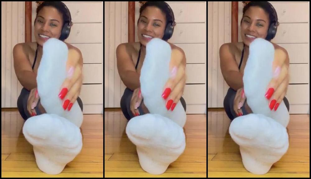 Thelbfeet Nicknamed Thelbfeet Onlyfans Sweaty Gym Feet Just For My Good Boys I Want You On Your Knees And Worshiping