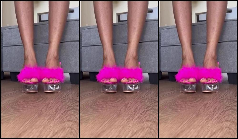 Queenjodiieetoes Aka Prettyfeetonly1800 Onlyfans Walking Around In My Pink Fur