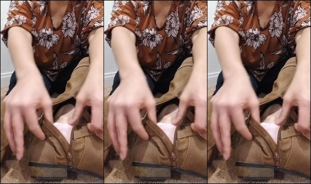 Jadezfeetplus 2242226193 10 09 2021 Sock In A Boot Watch Till The End To See Me Floss My Toes With My