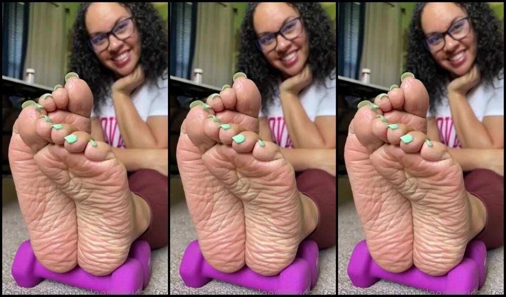 Deedeericanfeet Onlyfans As Requested In This Lovely Sexy View On Top Of My Dumbbells