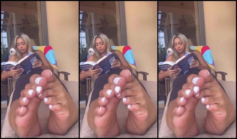 Goddess Lana Aka Itsgoddesslana Onlyfans Ignoring You While I Study For My Medical Exam Ps Would You Guys Be Interested In Vlog Style Vide M