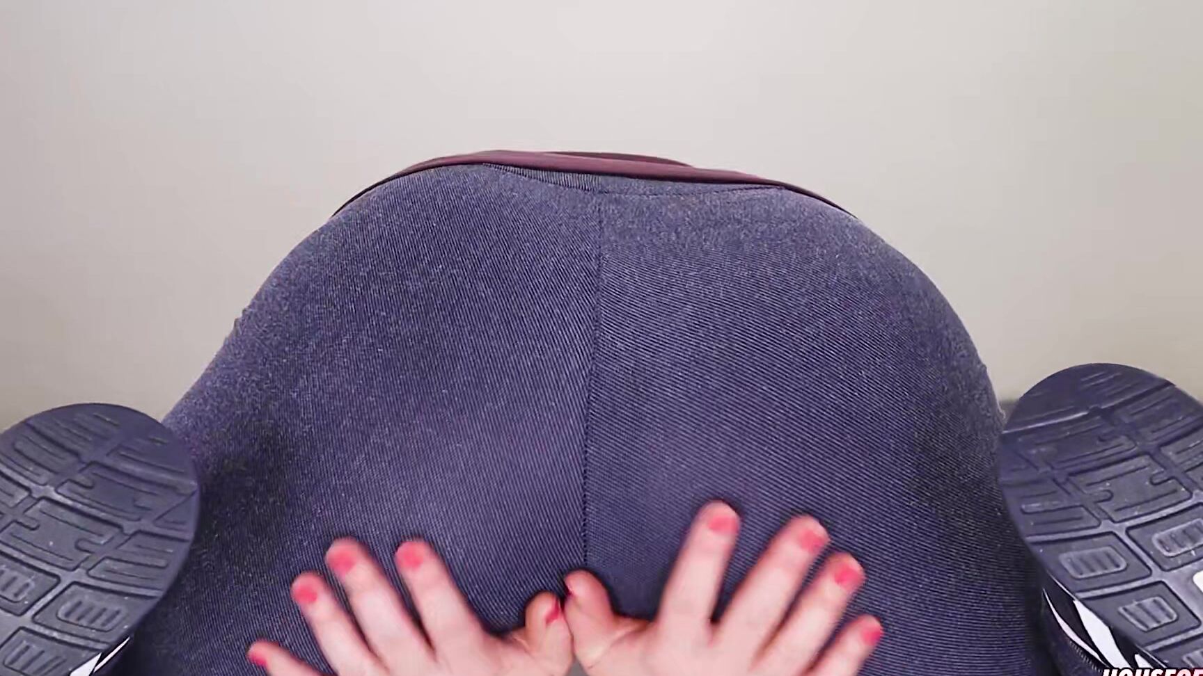 House of Era Fit Girl Doing Squats in Leggings and Masturbate After Workout _ Era Pornhub