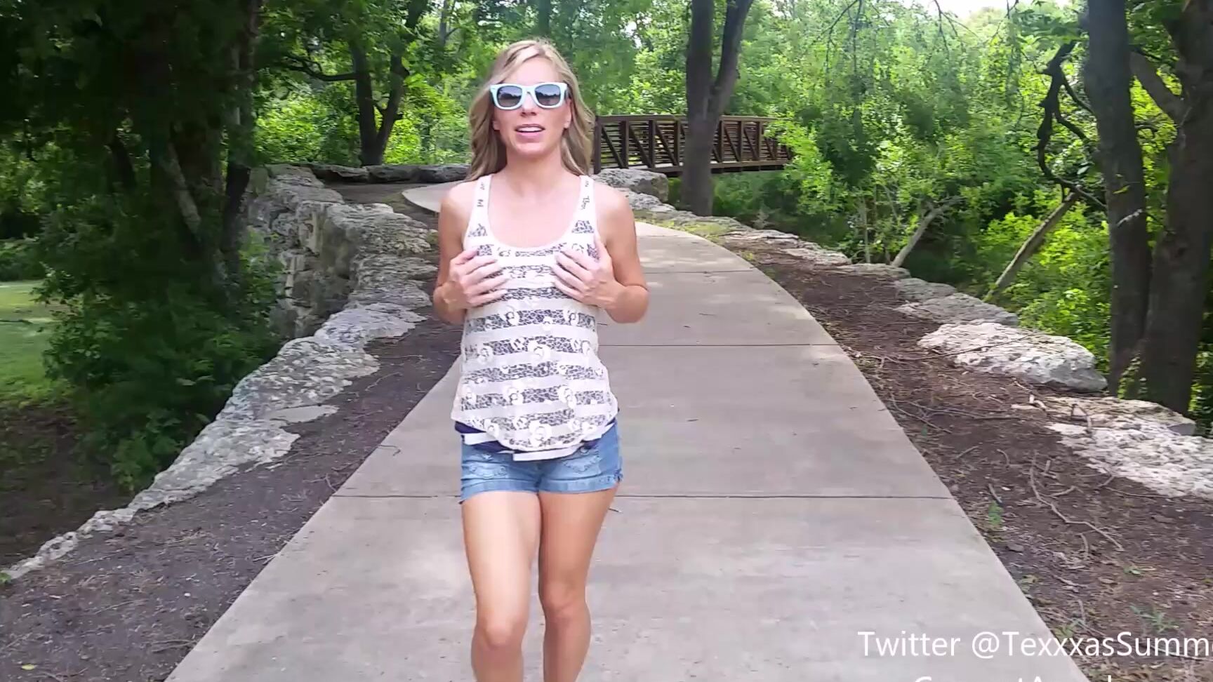 Ass Licking, Pee, Public Nudity, Public Outdoor, Voyeur daphne summers p--ing at a public park ManyVids