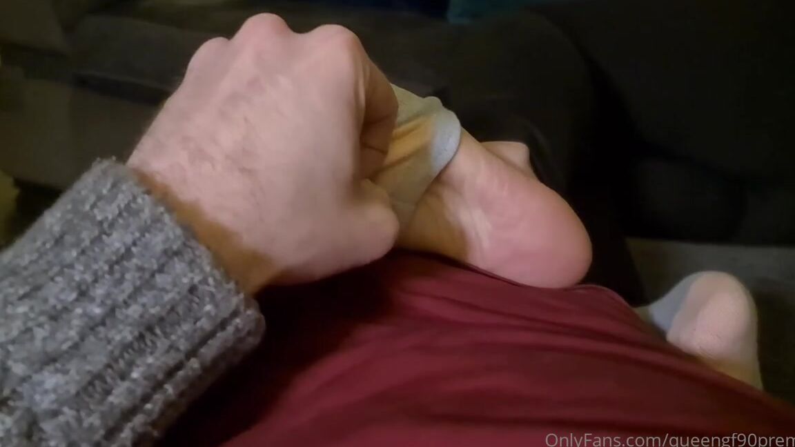 The Foot Queen Of England Aka Queengf90Premium Onlyfans A Little Foot Rub After A Workout Is Heaven