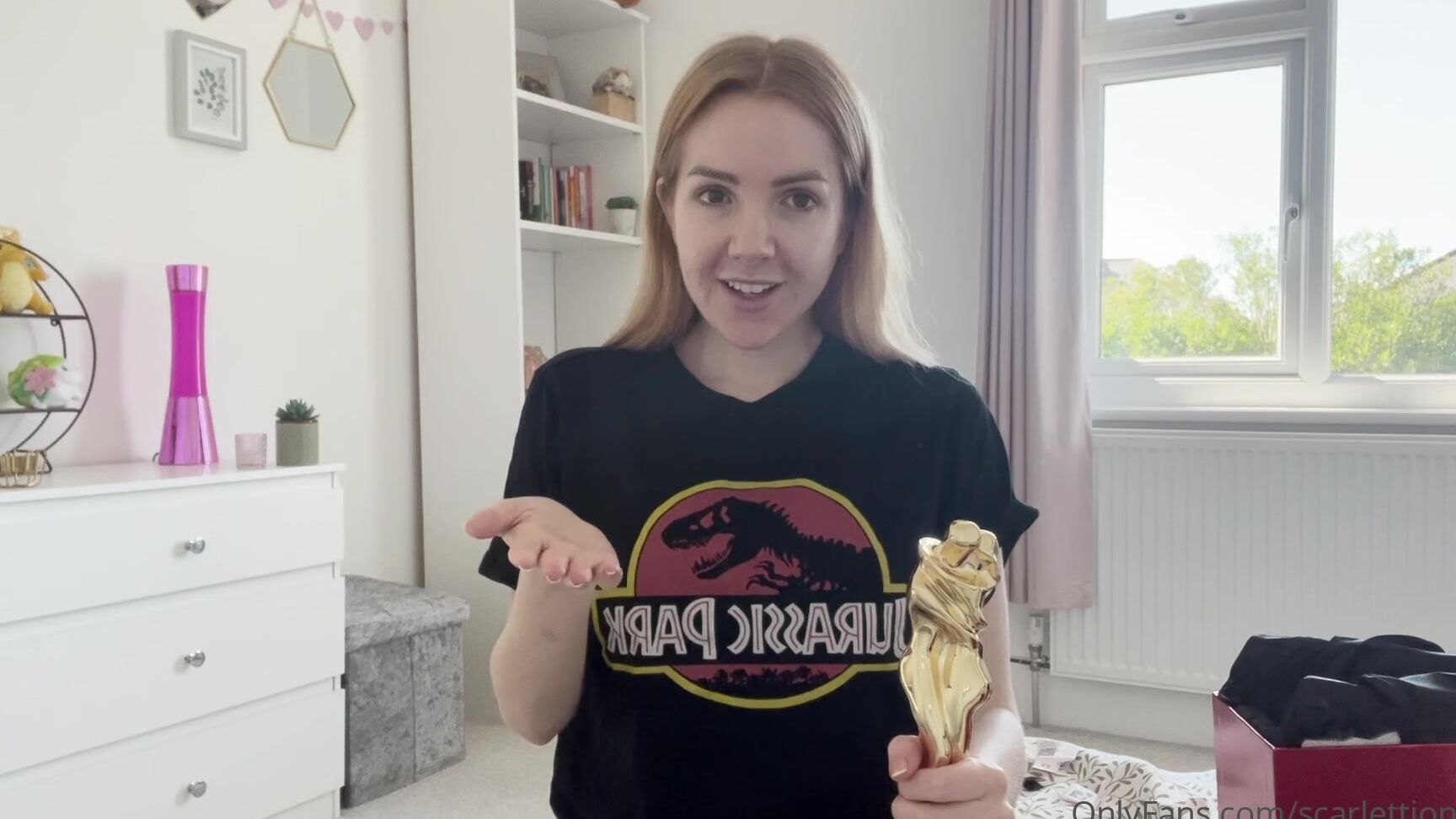 Scarlettjonesuk I Finally Believe I Won My Avn Award Thank You Unboxing Video And Some Pi