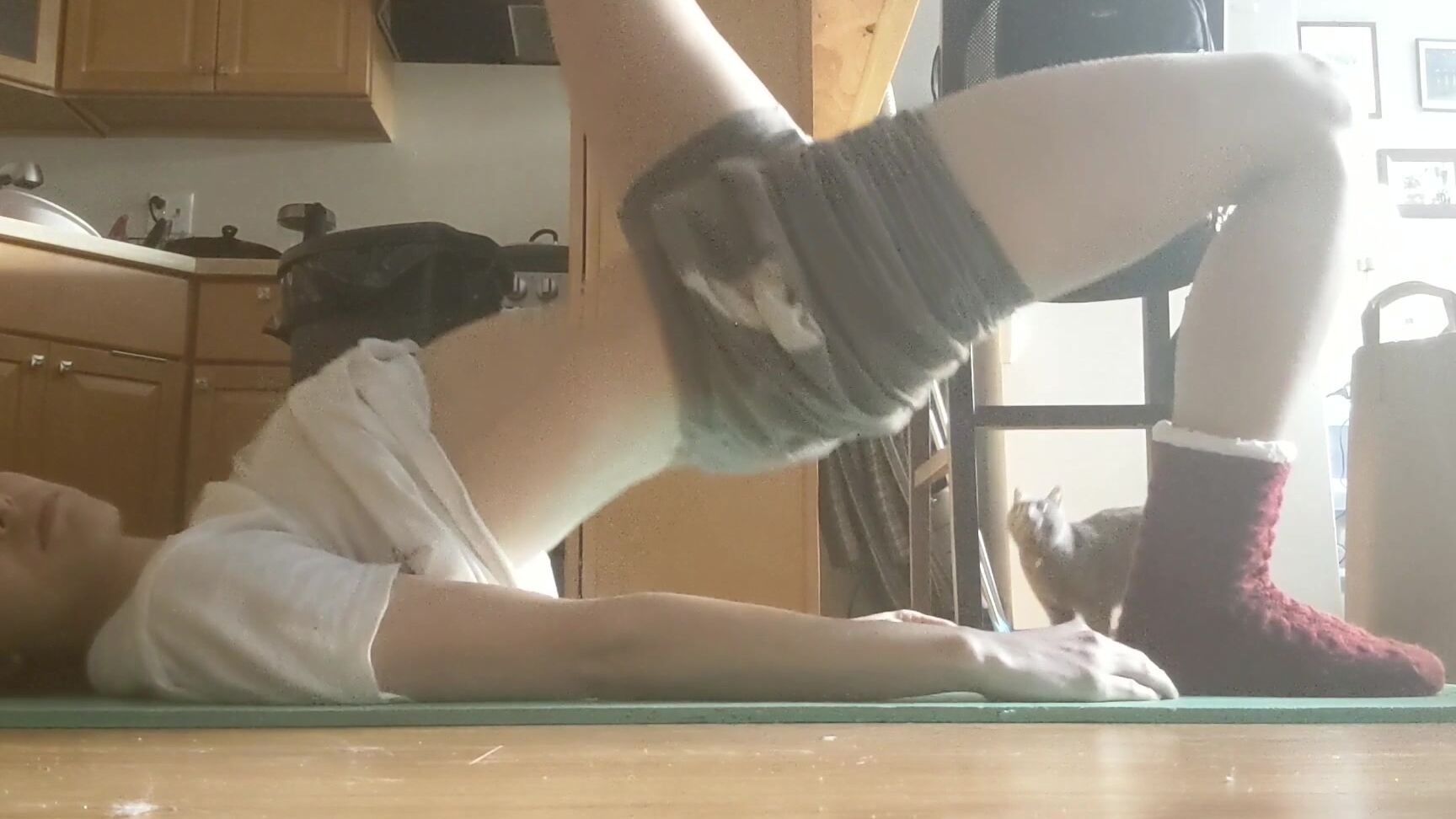 Charlotte Was Having Trouble Motivating Myself To Finish My Last Set Of Single Leg Glute Bridges So