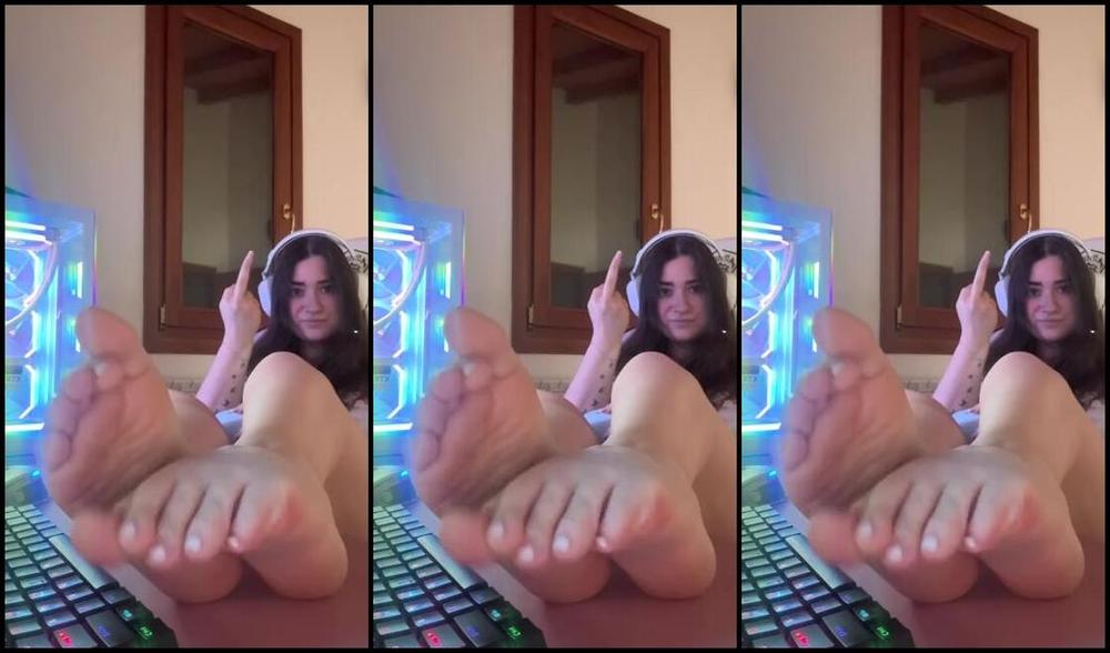 Yourdiamondvip 06 05 2025 Onlyfans Video Hahaha Are You Still Here Staring At My Feethahaha Sei Ancora Qui A Fissare I Miei