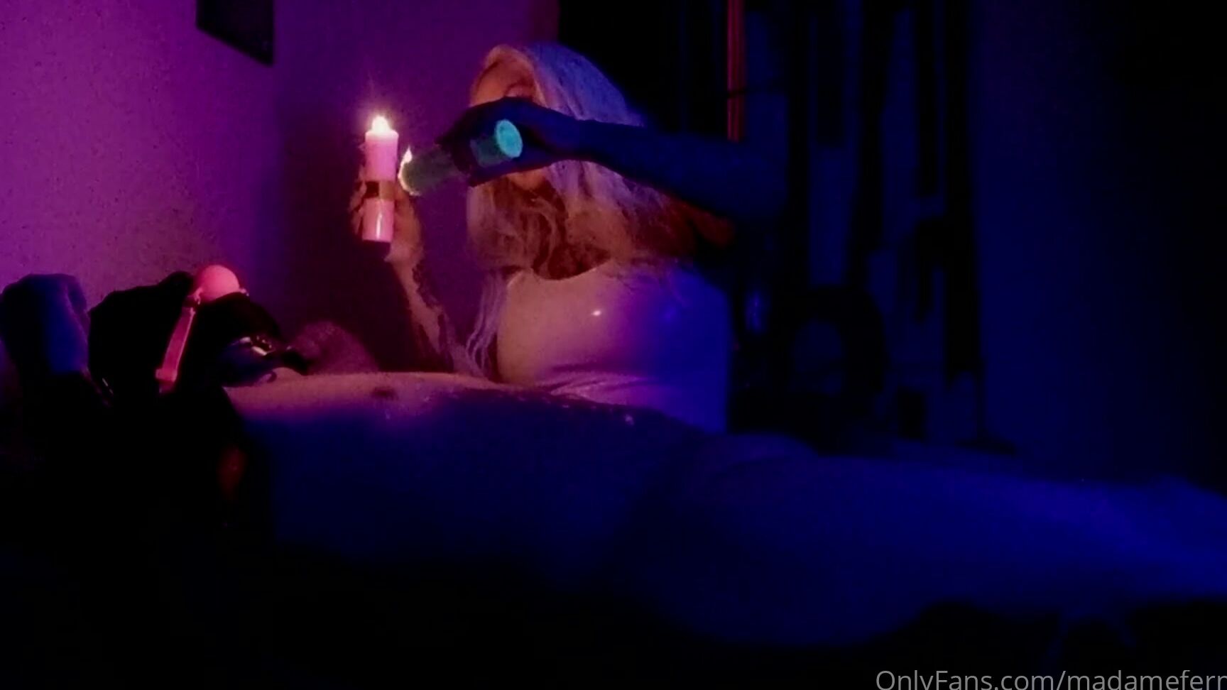 Madamefermans 3084026740 11 12 2023 Wax Play Video Lindo Com Luz Negra