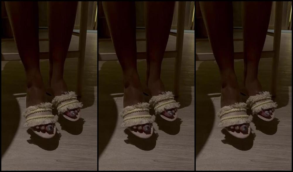 Queenjodiieetoes Aka Prettyfeetonly1800 Onlyfans Dangle Shoe Play